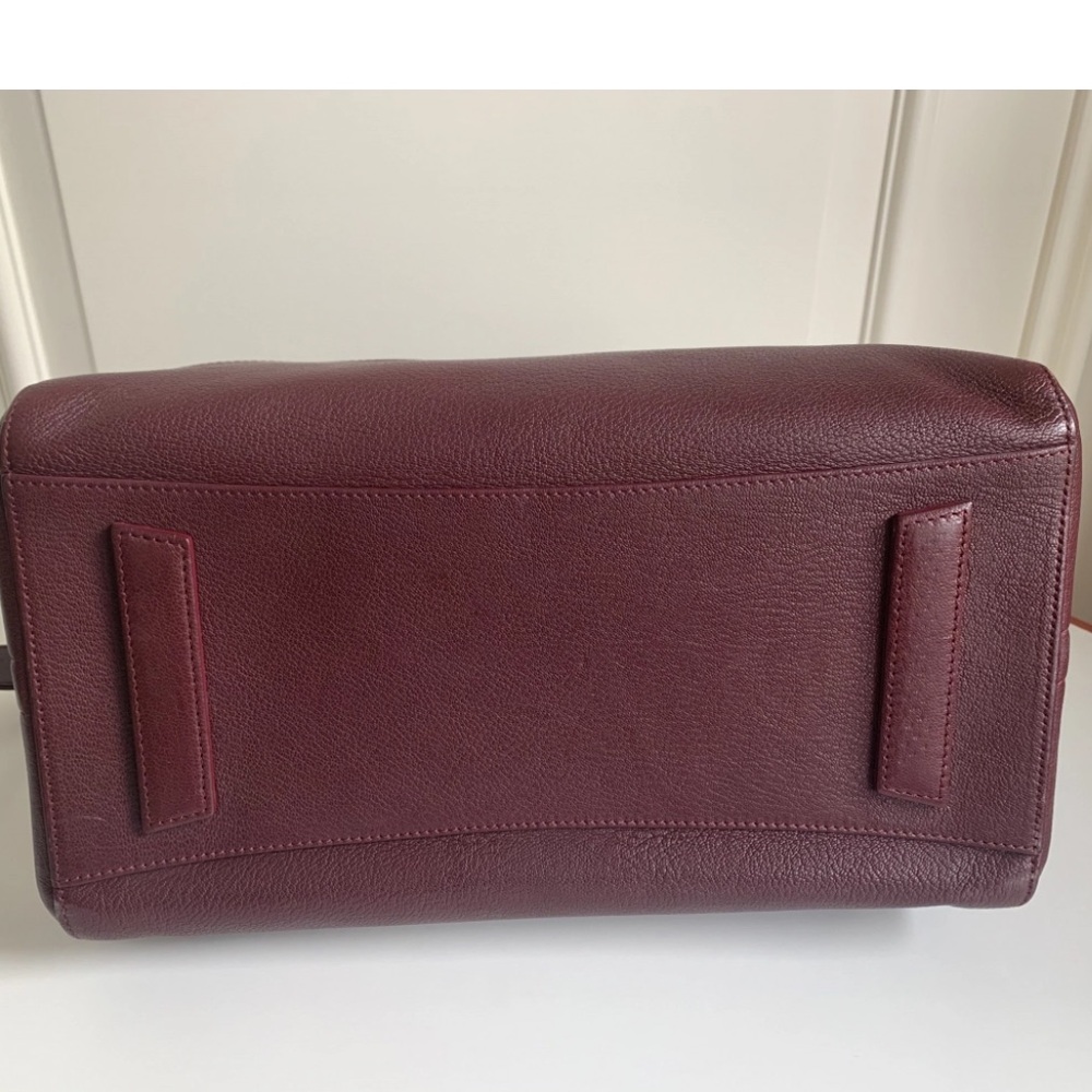Givenchy Antigona Handbag in Oxblood - Picture 5 of 11